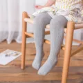 Comodi collant a coste in cotone grigio per bambine, traspiranti e morbidi per tutti i giorni - B057 Grigio melange chiaro