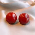 Glänzende rote kugelförmige Ohrstecker, elegantes Herbst-Winter-Design, minimalistischer Schmuck. - Rote künstliche Perle Stil (14#)