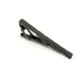 Zwarte metalen dasclip voor heren, klassieke business kostuumaccessoire met gestreepte textuur. - Zwart