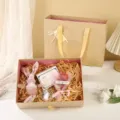Coffret cadeau avec lapin peluche et mini bouquet, idéal pour emballage de fête d'anniversaire. - Petit Ensemble Complet (17x12x5.8cm) / Couleur Papier Kraft