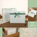 Green gift box set with elegant bow, matching bag, raffia filler and greeting card. - Bow Gift Box + Gift Bag + Raffia + Card / 27.5x21.5x10.5cm