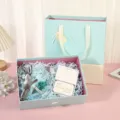 Élégant coffret cadeau bleu avec sac assorti, adorable lapin peluche et carte de vœux décorative. - Petit Ensemble Complet (17x12x5.8cm) / Bleu clair