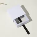 PE-folie zwevende sieraden opbergdoos anti-oxidatie ring en ketting display doosje - Minimalistisch wit - kartonnen hoes (zwevende doos niet inbegrepen); 7*7