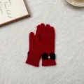 Koreanische rote Strick-Winterhandschuhe mit eleganter schwarzer Schleife und Perlendekoration. - Einheitsgröße / Rote Schleife