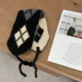 Koreanische Argyle Strick-Ohrenschützer mit Bändern, kuscheliges warmes Winter-Stinband. - Schwarz Weiß