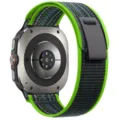 Gedetailleerd uitzicht van de Trail Loop nylon horlogeband ontworpen voor Samsung Watch Ultra. - Samsung Ultra (Zilveren connector) / Lichtgroen met blauw