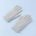 Bequeme hellgraue gestrickte Touchscreen-Handschuhe für Erwachsene im kalten Winter. - Hellgrau