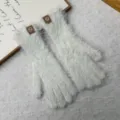 Weisse flauschige Strickhandschuhe mit Glitzerfaeden, warme und kuschelige Winteraccessoires. - Einheitsgröße / Weiß Lang