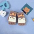 Niedliche braun-weiße Cartoon-Tier-Klapp-Halbfinger-Strickhandschuhe für Kinder im kalten Winter. - 3-6 Jahre / Kaffee