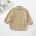 Babero de manga larga impermeable para bebé con detalle en color caqui sólido hoy. - Café Claro