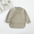 Babero impermeable de manga larga para bebé, delantal de alimentación infantil liso. - Gris Albaricoque