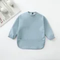 Practico babero delantal impermeable de manga larga para bebé en bonito azul claro - Azul