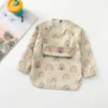 Wasserdichter langärmliger Baby Lätzchen mit süßem Regenbogenmuster und Tasche - Größe S für 6–12 Monate / PU-Lätzchen mit großem Regenbogen und oberer Tasche
