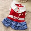 Grazioso vestito per cani e gatti in stile college con colletto bianco e gonna a quadri. - XS / Abito a camicia rosso