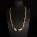 Collar vintage de cadena de cobre chapado en oro con piedra de vidrio verde y estrases. - Collar de Esmeralda