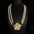 Elegante collar de perlas de doble capa con colgante de camelia clásico, estilo retro. - Collar (FM300) / Blanco