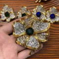 Vintage strass bloem broche en oorhanger set, elegante retro gouden kleding speld voor vrouwen. - Broche / 62x66mm / Groen