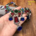 Exquisita gargantilla statement estilo barroco vintage con coloridos cristales para mujeres. - Collar / Azul y Rojo