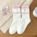 Chaussettes douillettes molletonnées d'hiver pour femmes avec charmante broderie cartoon. - Taille unique / Rose
