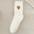Chaussettes d'hiver épaisses et pelucheuses avec broderie de vache mignonne en détail - Taille unique / Blanc Lait