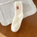 Chaussettes d'hiver douillettes pour femmes, chaussettes de sommeil en peluche douce. - Taille unique / Élan