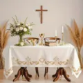 Witte religieuze geborduurde tafelkleed met gouden kruizen en kelk voor feestelijke decor. - ZB697-15 Stijl