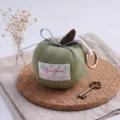 Grazioso portachiavi pendente in peluche di mela con fiocco per decorazione auto e borse. - Verde chiaro