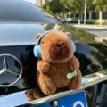 Simpatico ciondolo bambola decorativa per bagagliaio posteriore auto in peluche capibara - Capibara