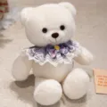 Lindo orsacchiotto di peluche bianco con colletto in pizzo a quadri viola e fiocco regalo. - Stile Bavaglino / 45cm / Bianco
