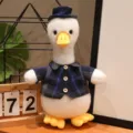 Simpatica anatra di peluche con cappello e giacca a quadri, morbido pupazzo per regali. - Anatra seduta con camicia a quadri