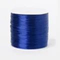 Vue détaillée du cordon élastique bleu pour bracelets DIY, fil extensible pour perles. - Bleu