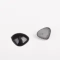 Gros plan de nez et d'yeux triangulaires noirs accessoires DIY pour poupées au crochet. - 8*7mm (100 Pièces) / Noir