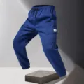 Herren lässige Cargo Jogginghose mit Bündchen und praktischen Taschen für den Alltag. - S / Marineblau