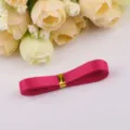 Ruban en satin double face rose rouge avec attache dorée, idéal pour le bricolage et les cadeaux. - 10mm / Rose rouge