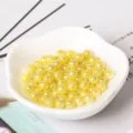 Perles en vrac iridescentes jaunes DIY colorées, perles rondes à trou direct pour bijoux. - 6mm (50 Pièces) / Jaune