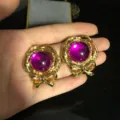 Hermosos pendientes de estilo vintage con diseño de lazo clásico y piedras violetas. - Pendientes de boton(BM620) / 30x45mm / Rosa rojo