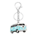 Detailopname van de blauwwitte retro camper van metalen sleutelhanger, fijne autodecoratie. - Meerblauw
