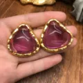 Pendientes vintage rosa morado efecto gelatina borde oro geométrico detalle - Botones con Poste de Plata / 3cm / Púrpura