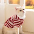 Comodo maglione in pile a righe rosse e bianche per gatti, caldo abbigliamento invernale - XS / Strisce rosse