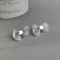 Silberne Mesh Schleife Ohrstecker für Damen, minimalistischer süßer Sommer Schmuck Geschenk. - Netz Schmetterling Stil (4478)