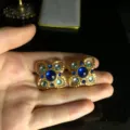 Pendientes florales de vidrio azul vintage elegantes topos dorados para mujeres moda - Pendientes de botón / 30mm / Azul Zafiro