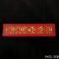 Vue détaillée de la boîte de rangement à bijoux en bois rouge avec motif de chance. - Boîtes pour pendentifs ajourées caractère Fu