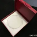 Boîte cadeau bijoux en cuir PU rouge avec ruban et insert en mousse blanche pour colliers. - Carré rouge lisse avec nœud