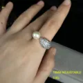 Anillo de serpiente y perla ajustable con piedras de circonita brillante joyeria retro. - Anillo Ajustable (HE671)