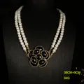 Collar de perlas de doble capa con colgante de camelia negra estilo retro Hepburn - Collar (HE439-1) / Negro