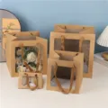 Sacs cadeaux en papier kraft avec fenetre transparente, emballage floral carre et cabas. - Couleur Kraft