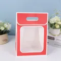 Busta regalo di carta rossa con finestra trasparente, ideale per fiori e confezioni. - Quadrante Rosso Cornice Bianca