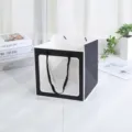 Bolsa de regalo transparente en blanco y negro con ventana para tarta y fiestas. - Esfera Negra Marco Blanco
