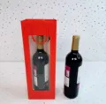 Sac cadeau rouge avec fenêtre pour bouteille de vin, emballage élégant pour fleurs et champagne. - Rouge