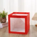 Vierkante rode papieren cadeautas met doorzichtig venster, draagtas voor bloemen en poppen. - 15x15x15cm / Rood